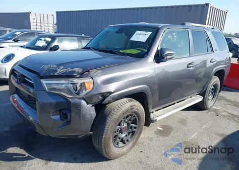 2021 Toyota 4Runner Sr5 Premium z USA, uszkodzony, nr VIN JTEFU5JR5M5246555